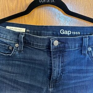 Gap 1969 girlfriend cropped jeans